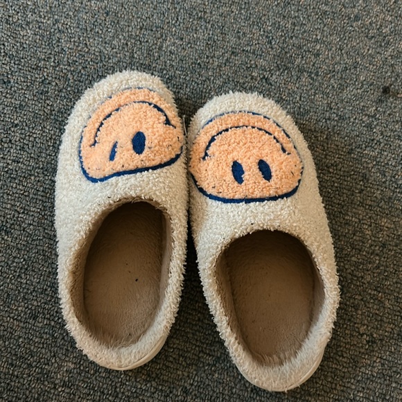 Slippers - Picture 2 of 4